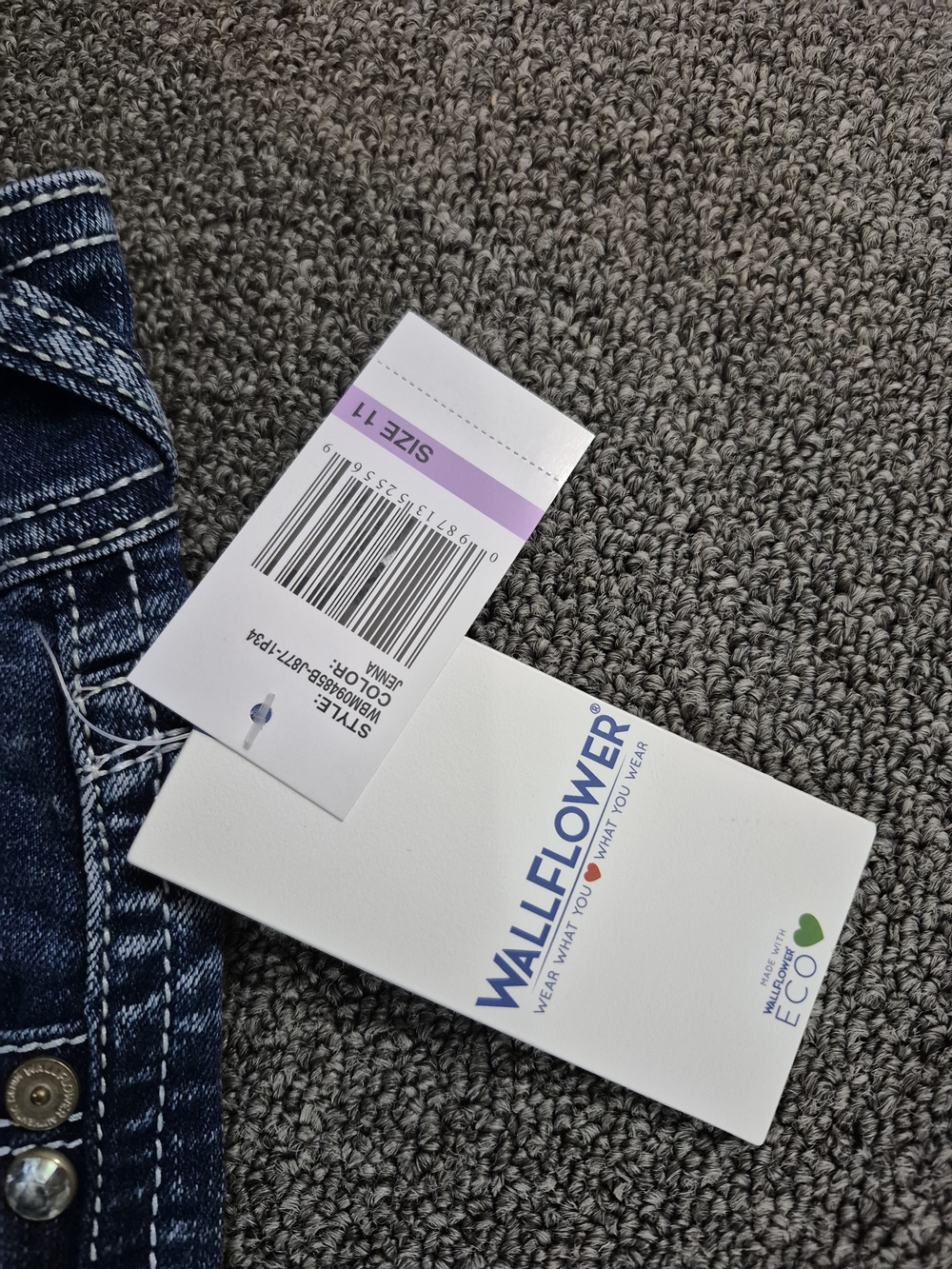 Wallflower Luscious Curvy Fit Bootcut Jeans Size 11 Medium Wash Insta Stretch - Picture 3 of 7